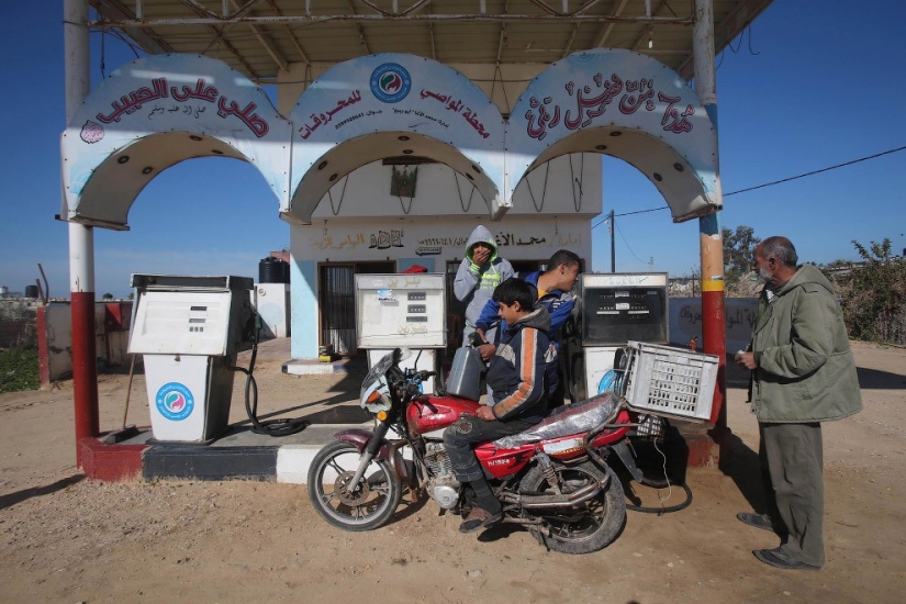 What do gas stations look like in different countries of the world