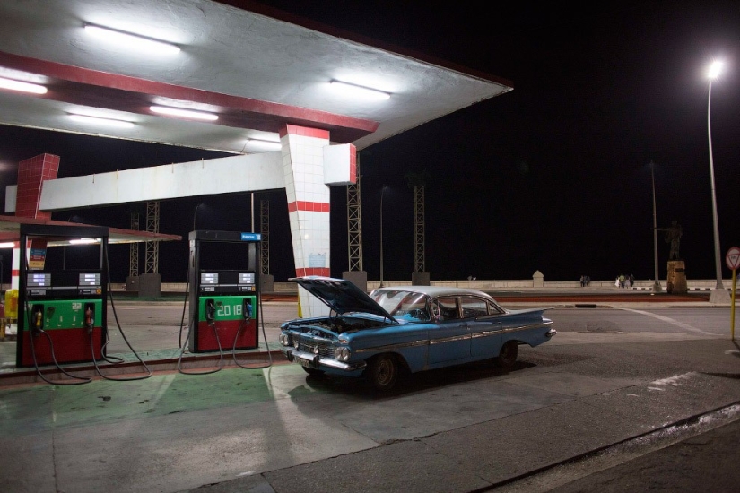 What do gas stations look like in different countries of the world