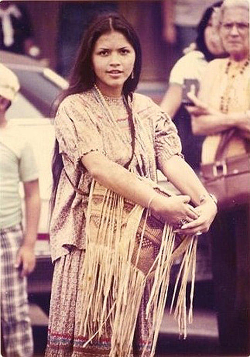 What do North American Indian women look like