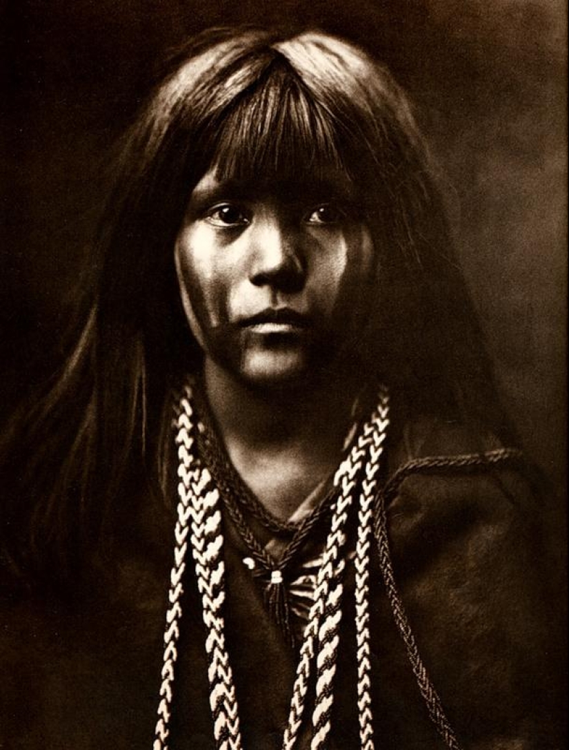 What do North American Indian women look like