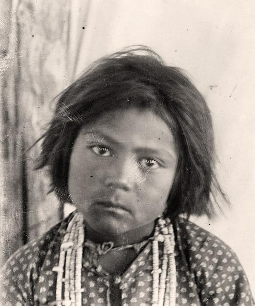 What do North American Indian women look like