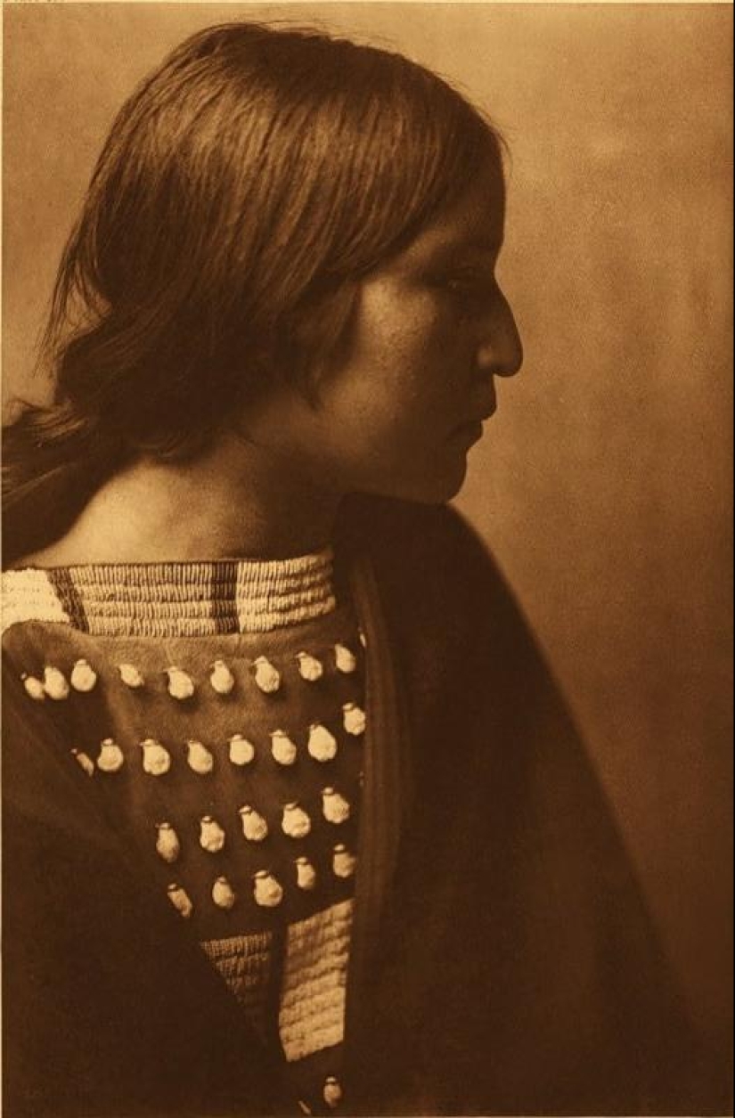 What do North American Indian women look like