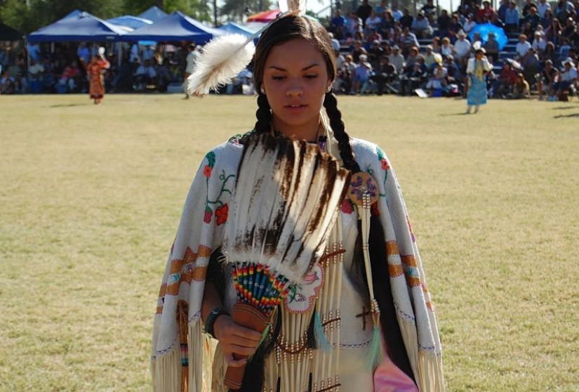 What do North American Indian women look like