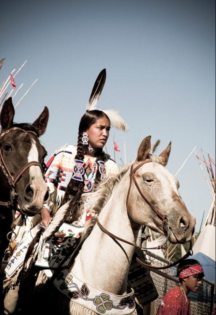 What do North American Indian women look like