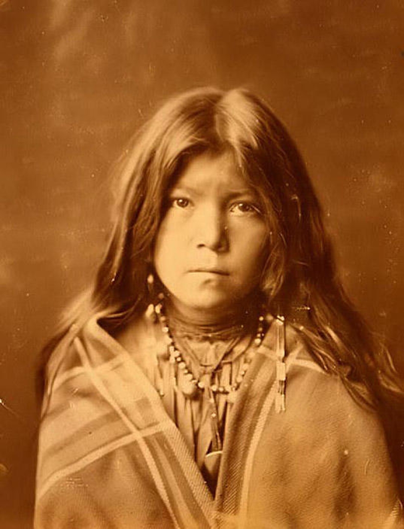 What do North American Indian women look like