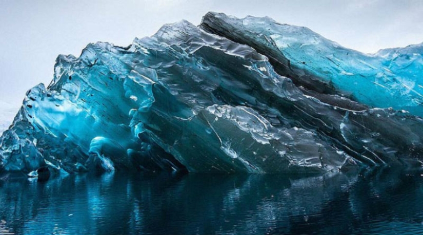 What do the world's oldest icebergs look like