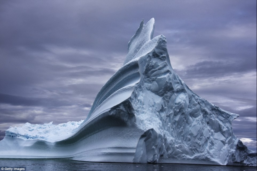 What do the world's oldest icebergs look like