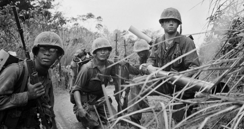 What is fragging and why were US Army officers afraid of it in Vietnam