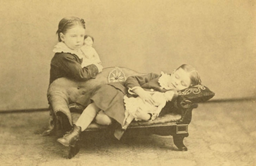 What is the secret of Victorian photographs?