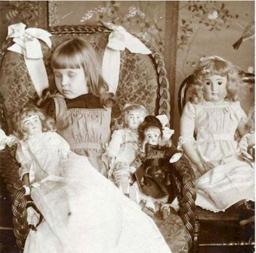 What is the secret of Victorian photographs?