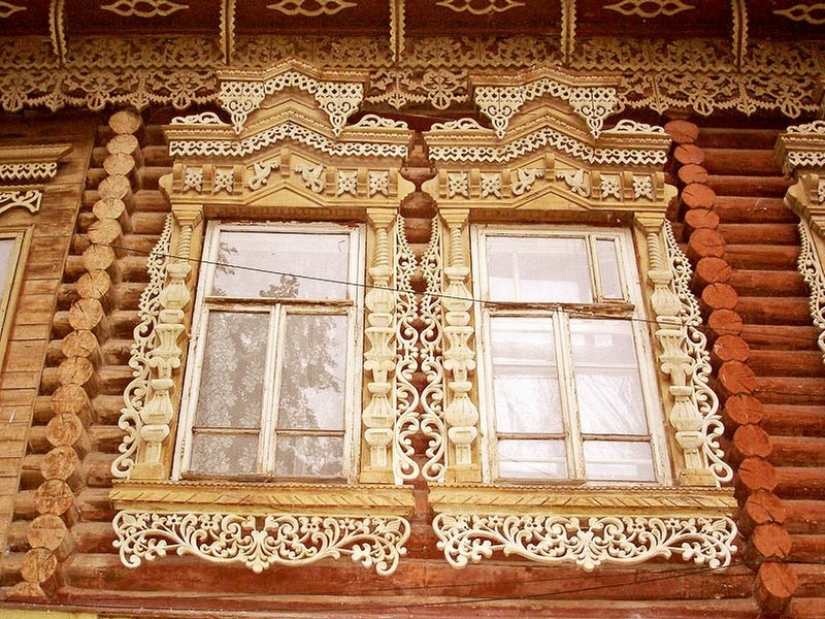 What the window frames of Russian houses tell about: symbolism in wooden architecture