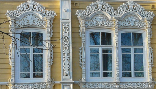 What the window frames of Russian houses tell about: symbolism in wooden architecture