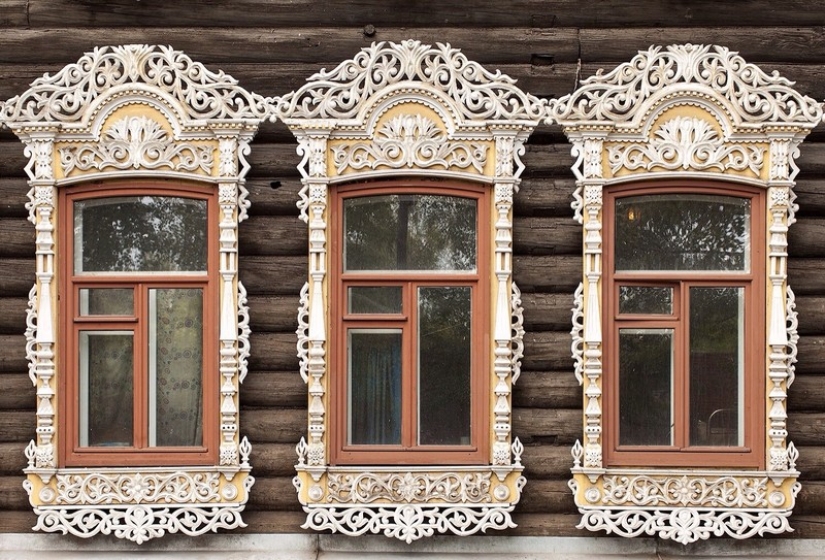 What the window frames of Russian houses tell about: symbolism in wooden architecture