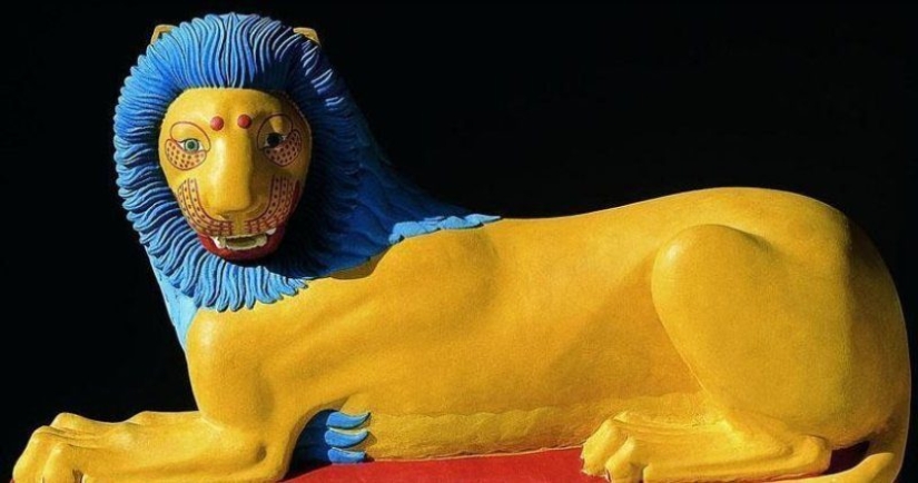 When the gods were colorful: an unexpected look at ancient sculptures