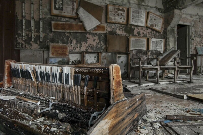 When the music stopped: sad pianos in abandoned buildings