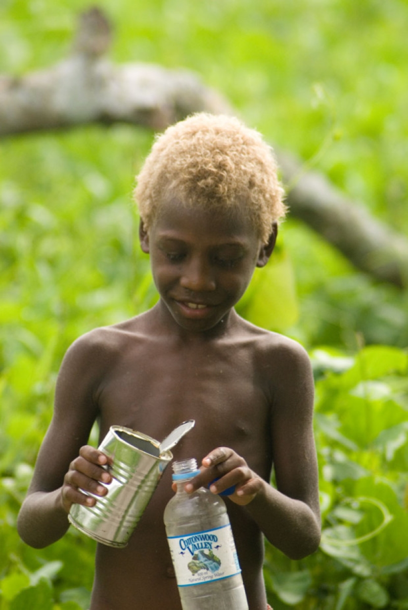 Where did dark-skinned people with light hair come from in Melanesia