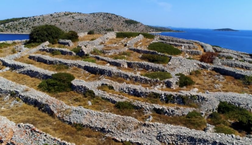 Who made the Croatian island of Baljenac look like a fingerprint