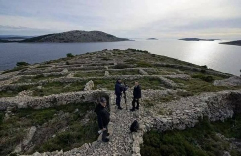 Who made the Croatian island of Baljenac look like a fingerprint