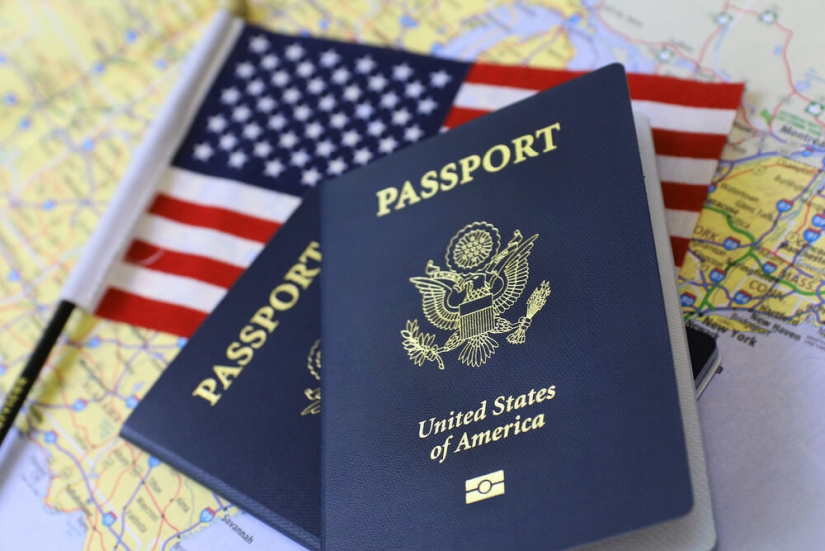 Why are only four colors used for passport covers in the world?