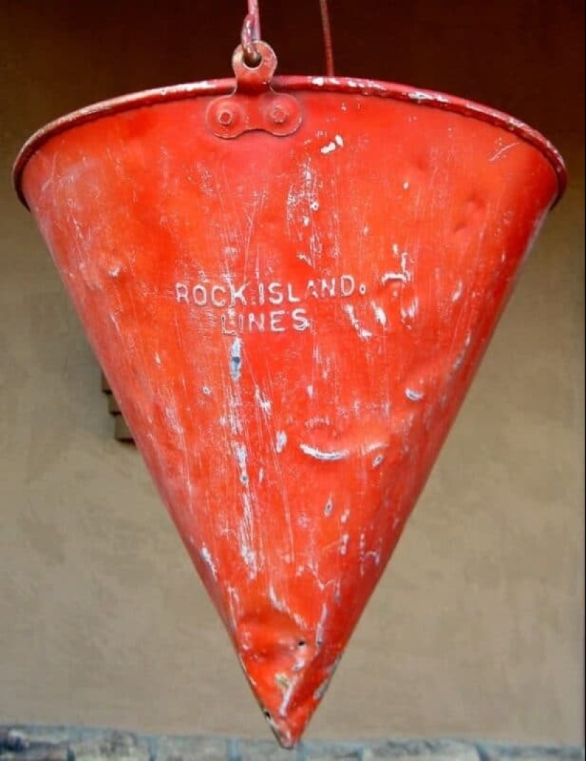 Why conical fire buckets: an unexpected answer with a look into history