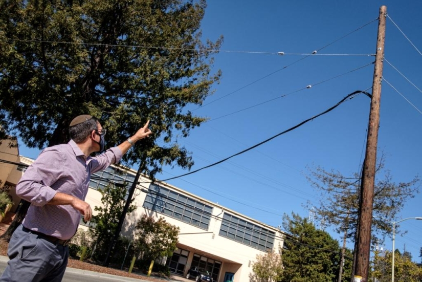 Why do Jews stretch kilometers of fishing line over cities around the world?