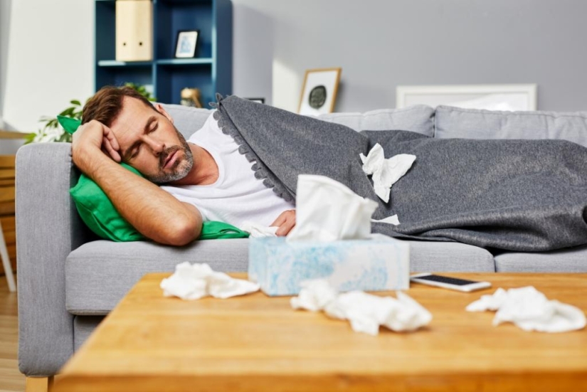 Why do men suffer from colds and flu more severely than women?