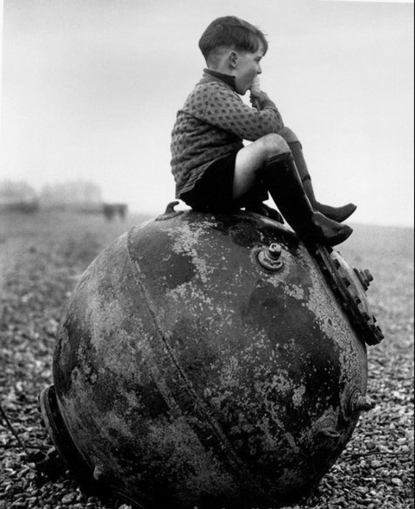 Why do sea mines need "horns" and is it dangerous to touch them