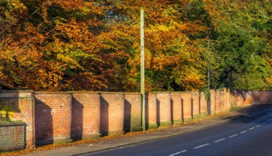 Why do the British build wavy fences?