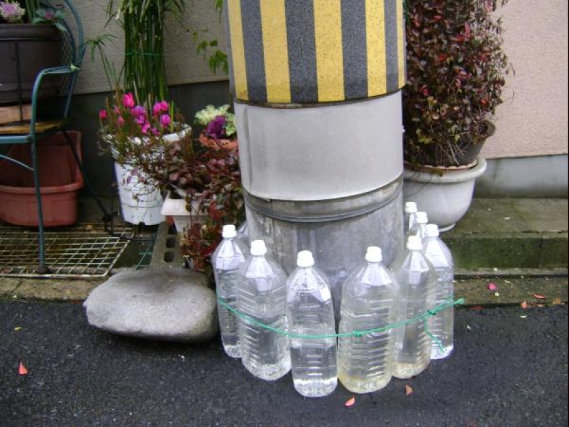 Why do the Japanese put water bottles along fences and poles