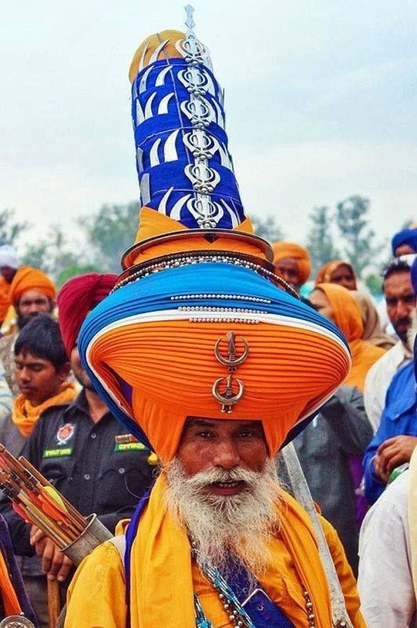 Why do the people of India wear a turban? We reveal the secret of a spectacular headdress