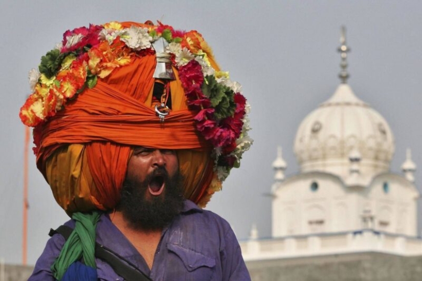 Why do the people of India wear a turban? We reveal the secret of a spectacular headdress