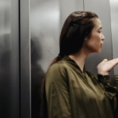 Why do they hang mirrors in elevators: several completely unobvious reasons