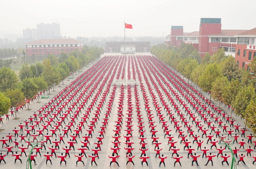 Why in China the crowd is not a threat, but an art