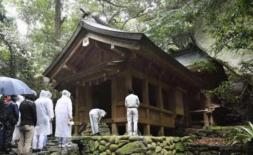 Why the Japanese island of Okinoshima has been closed to women for centuries