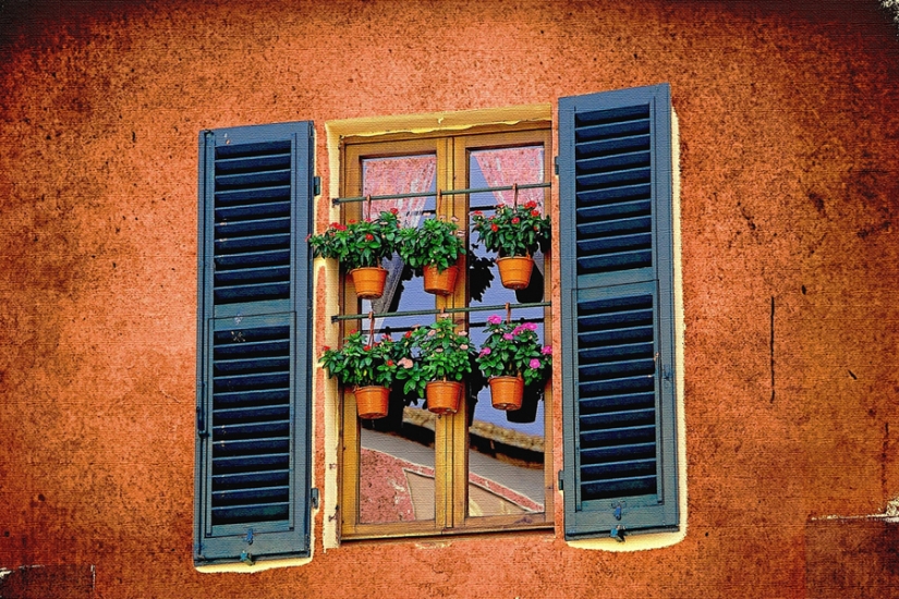 Windows of Italy