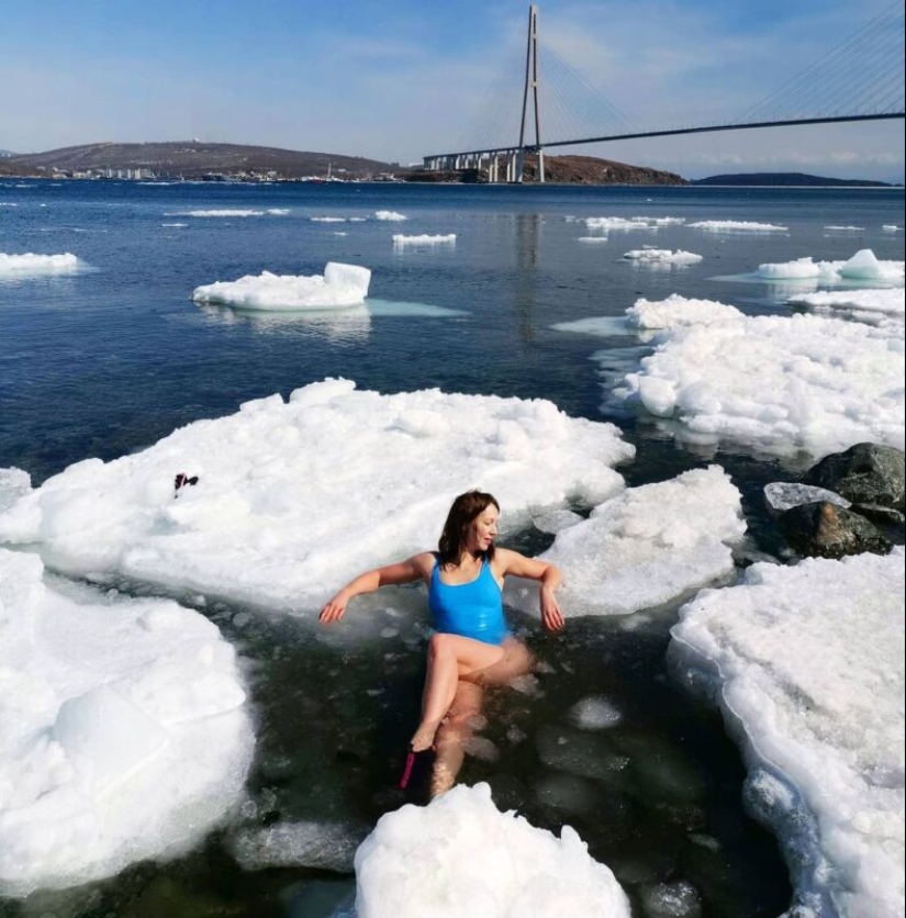 Winter bathers who do not need to wait for the Baptism
