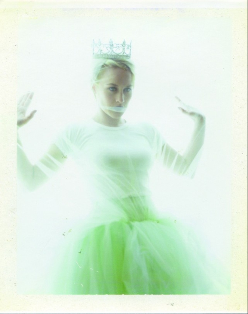 Women in atmospheric polaroids of the 1990s