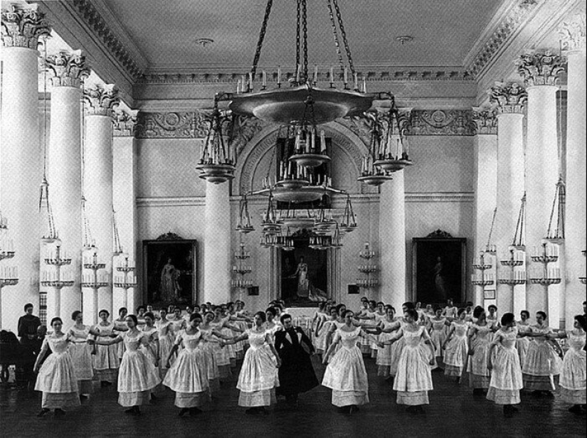 Women's education in Tsarist Russia: how was organized the Institute for noble maidens