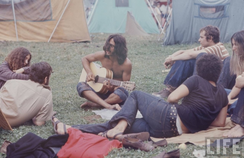 "Woodstock" in 1969 in pictures of LIFE magazine