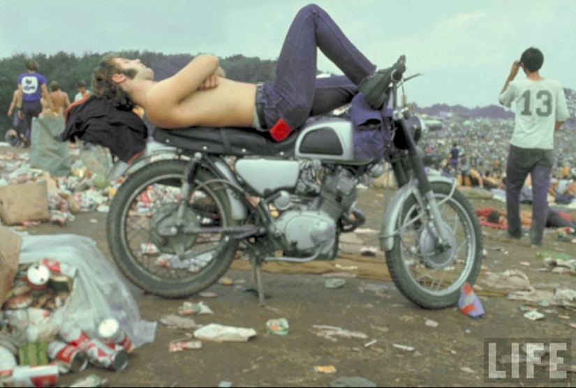 "Woodstock" in 1969 in pictures of LIFE magazine