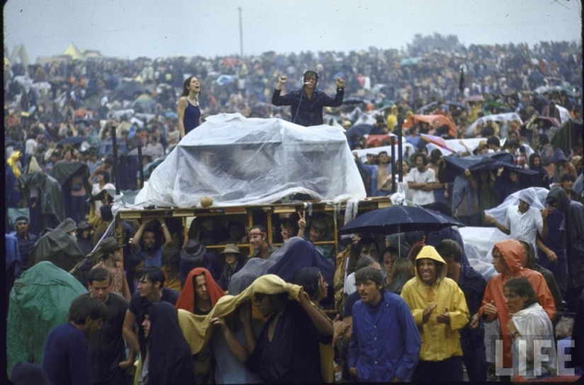 "Woodstock" in 1969 in pictures of LIFE magazine