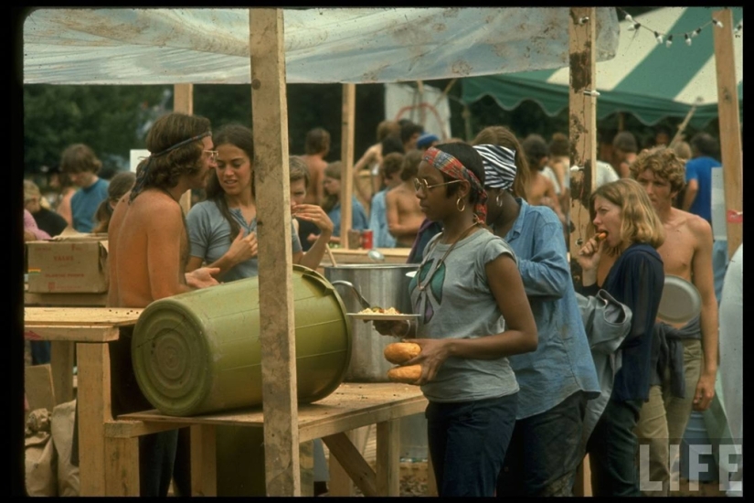 "Woodstock" in 1969 in pictures of LIFE magazine