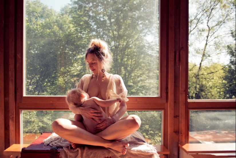 World Breastfeeding Week: watch how beautiful mothers feed their babies