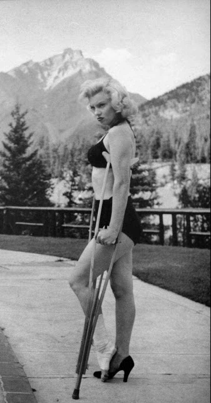 Yeso-la belleza no es un obstáculo: fotos raras de Marilyn Monroe en muletas