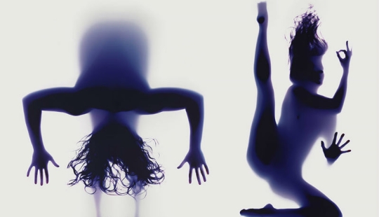 Yoga desnudo y sin cámara: cómo se ven las asanas clásicas desde abajo