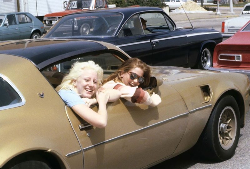 Young American women on the beaches of Texas in the 80s