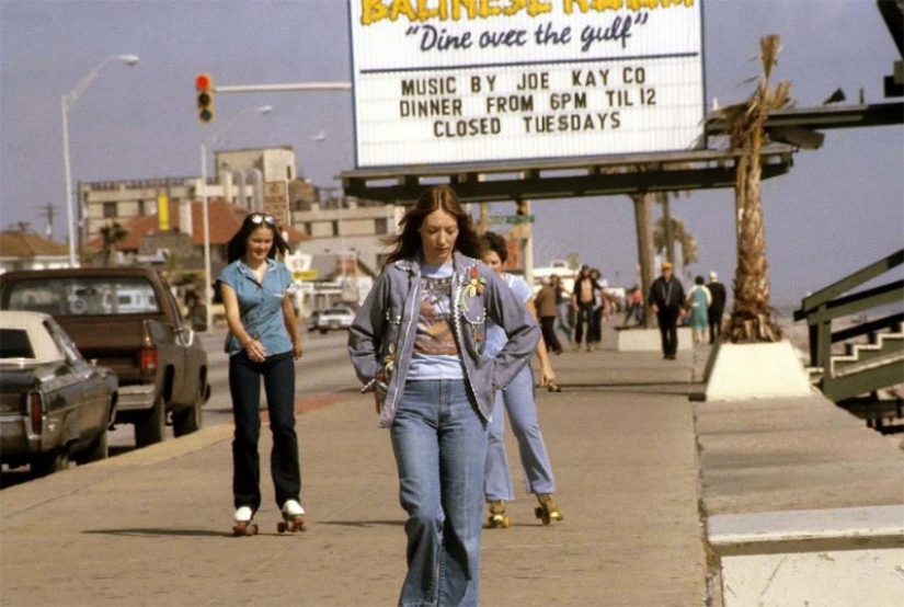 Young American women on the beaches of Texas in the 80s