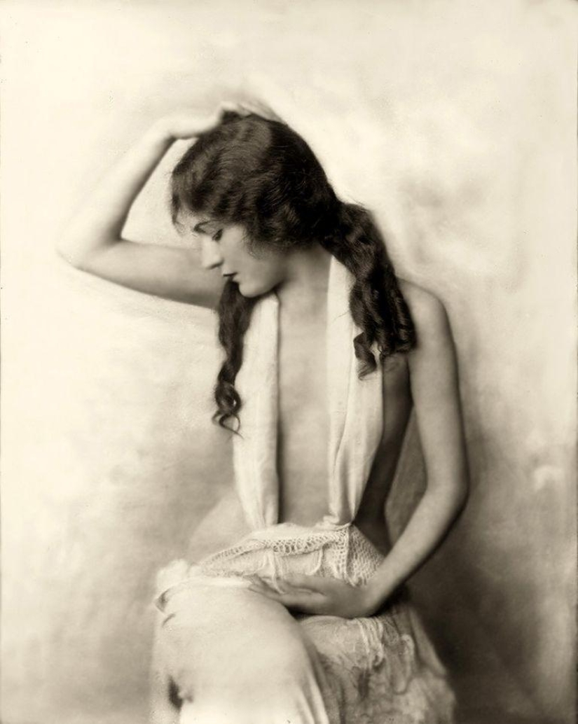 "Ziegfeld Girls": the sexiest Broadway actresses of the 1920s