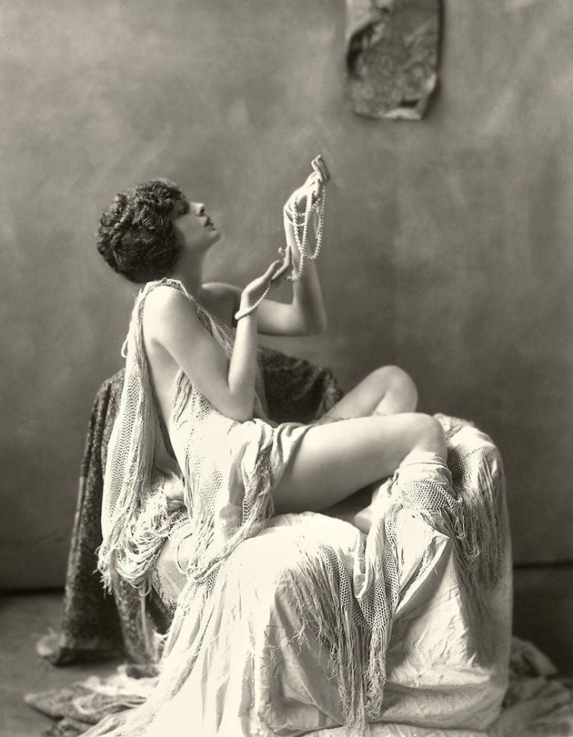 "Ziegfeld Girls": the sexiest Broadway actresses of the 1920s