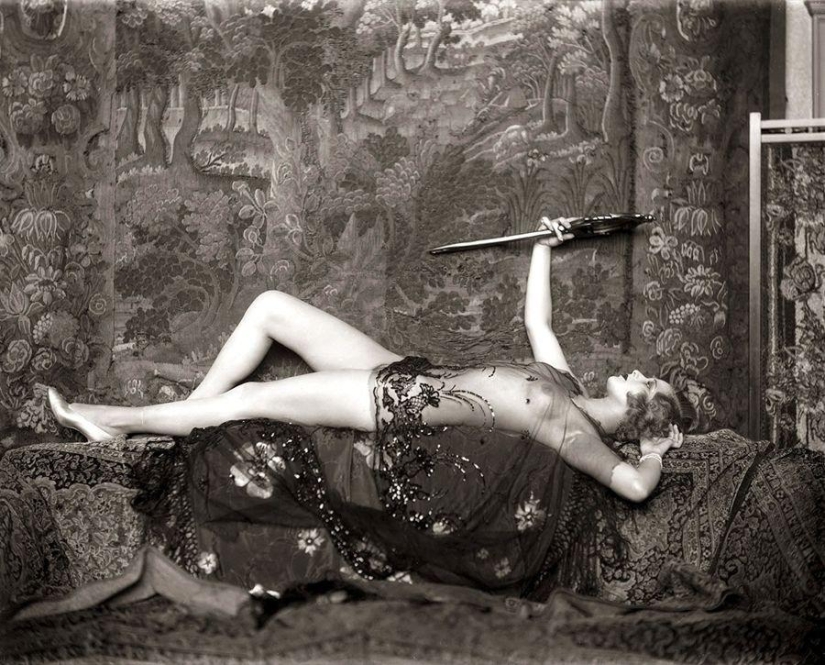 "Ziegfeld Girls": the sexiest Broadway actresses of the 1920s